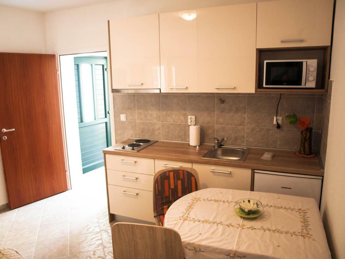 House Nataniel In Omis Near Sea Apartment Exterior photo